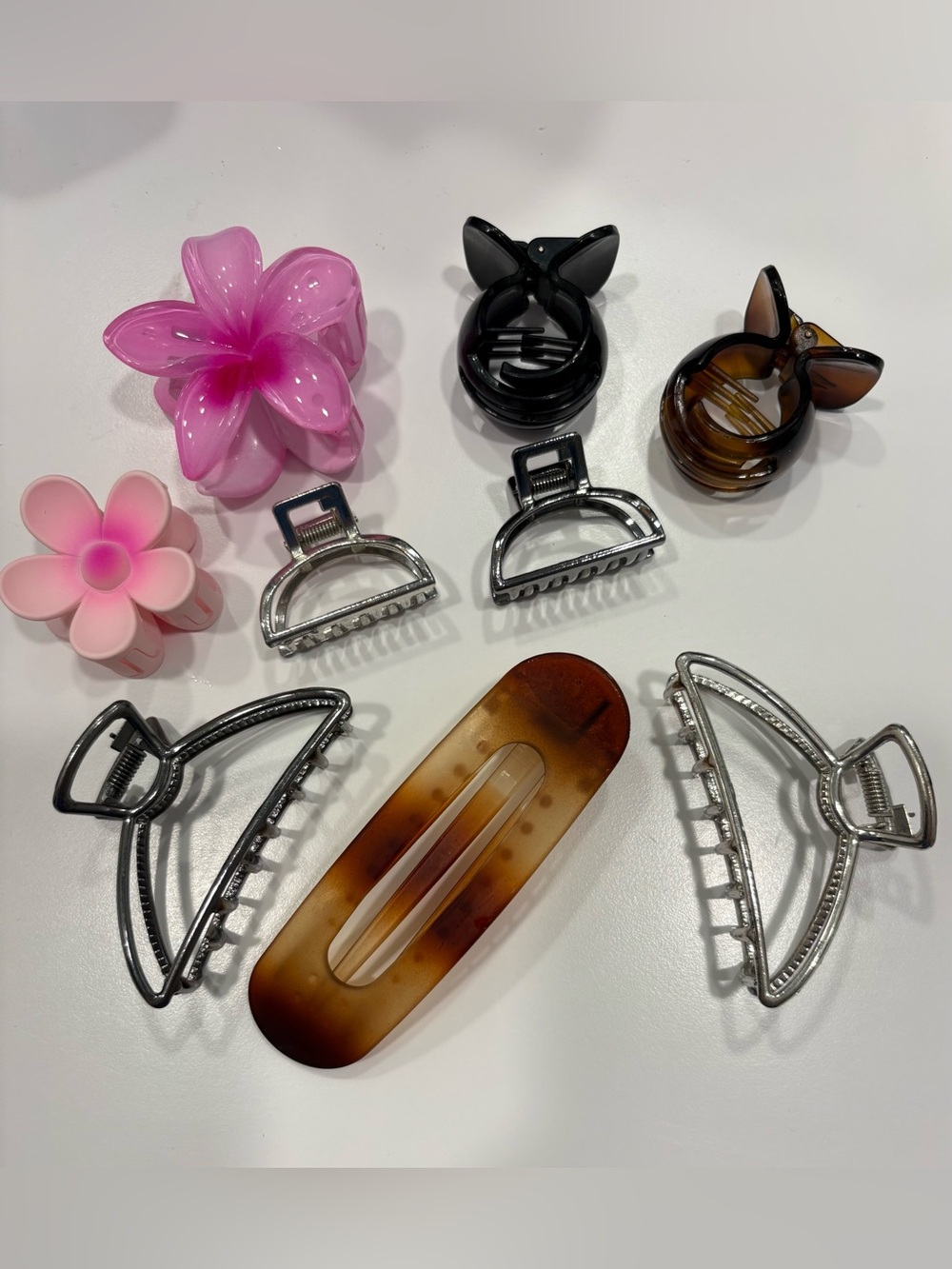 Hair claws - 8 in total - barely used- in excellent condition!